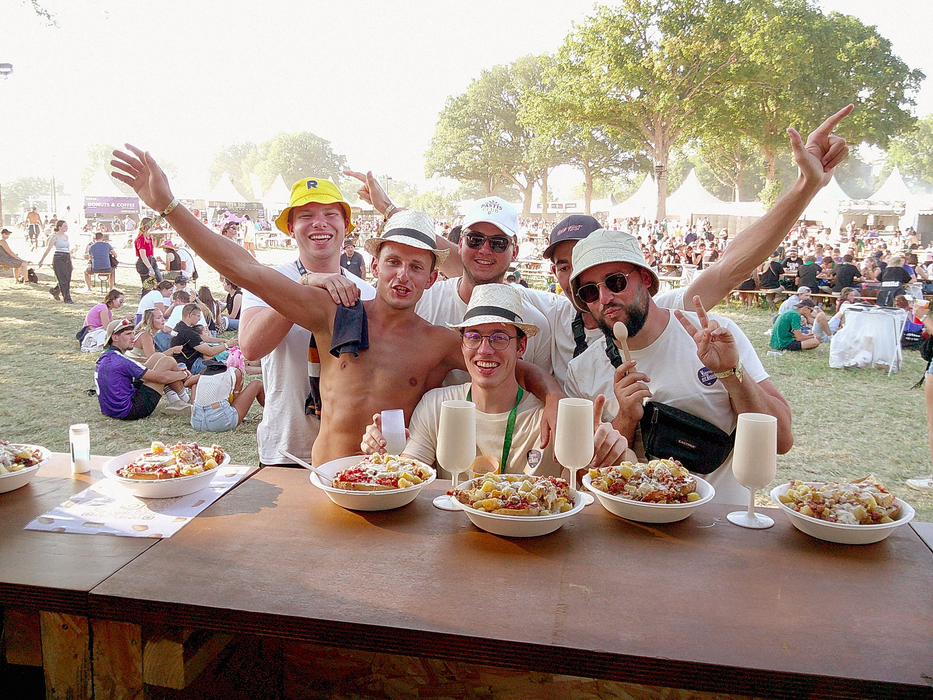 Des festivaliers en fête au V&B Fest 